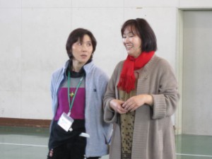 小野寺先生と小岩さん(右)。学校と地域の連携もぴったりです。