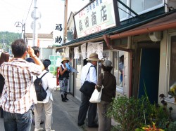 森田商店は地元の子どもたちに人気の店！