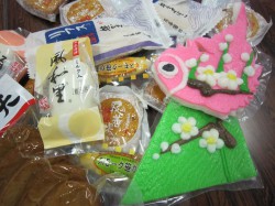 及善蒲鉾店のたくさんの種類のかまぼこたち。社長さんからの差し入れです！すごくおいしい、宮城の誇りのかまぼこです。