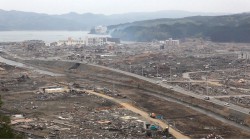 眼下の町の瓦礫もずいぶんと撤去された。